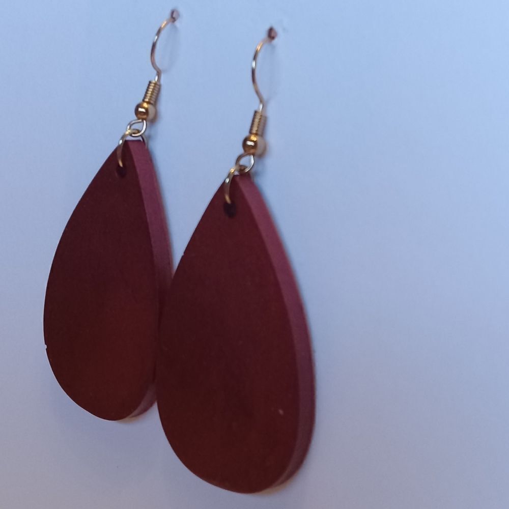 5/$25 CLEARANCE Wine red teardrop resin earrings - Picture 2 of 3
